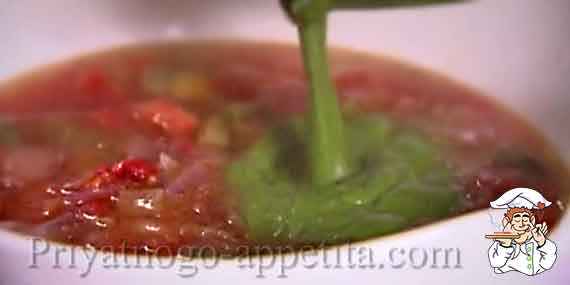 Соус песто в овощном супе