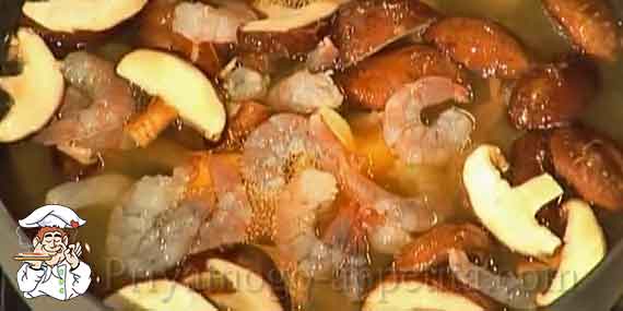 креветки и грибы в супе