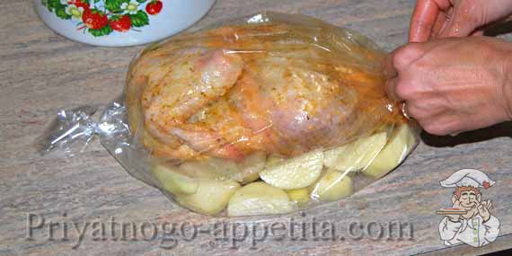 курица и картофель в рукаве