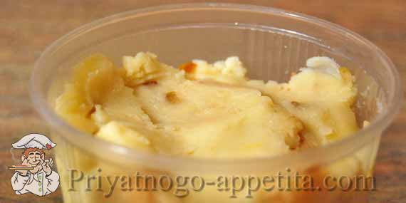 картофельное пюре с жареным луком в стакане
