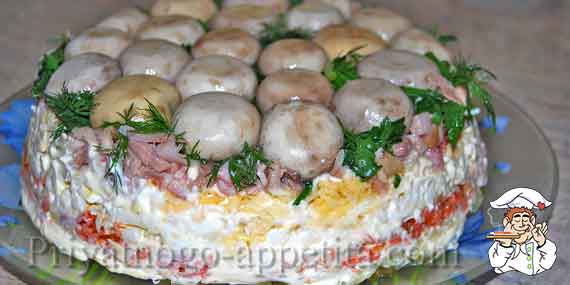 салат грибная поляна на блюде