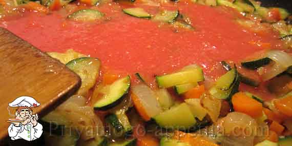 томат в овощном рагу