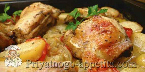 Курица с овощами и картофелем, запеченная в духовке