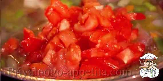 помидоры в овощном супе
