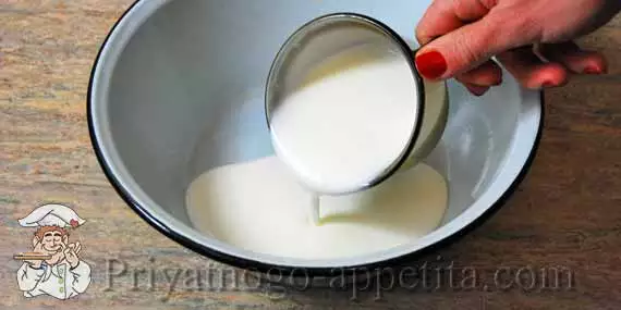 кефир в чашке