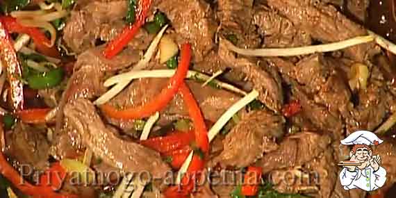 говядина со сладким перцем и соусом