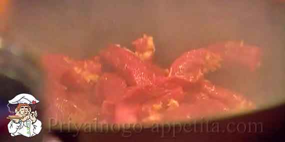 мясо на сковородке