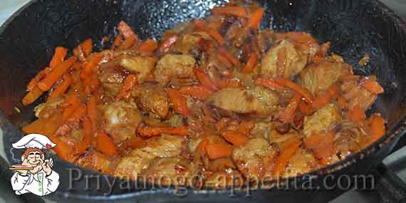 мясо с луком и морковью