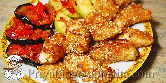 куриные палочки с баклажанами и кабачками
