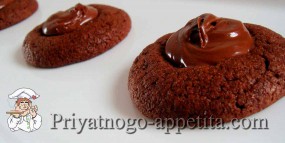 Шоколадное печенье с кремом