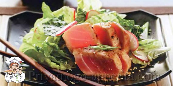 Теплый салат с лососем 