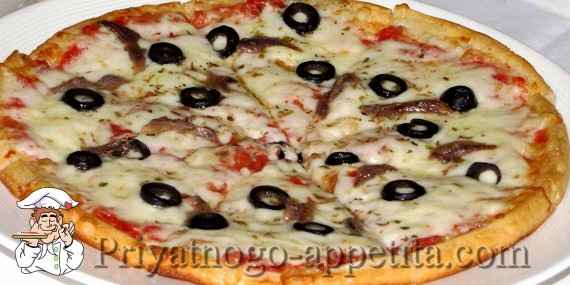 Пицца с маслинами и анчоусами 