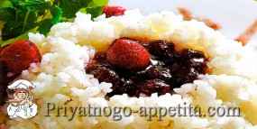 Рис с клубничным вареньем