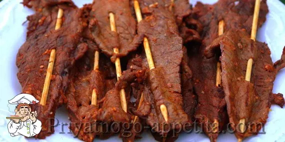 Мясо на шпажках